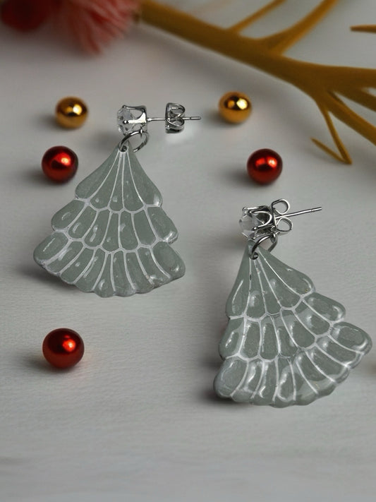 Succulent, White Lined, Christmas Tree with Silver, Faceted Glass Post, 6 Prong Set